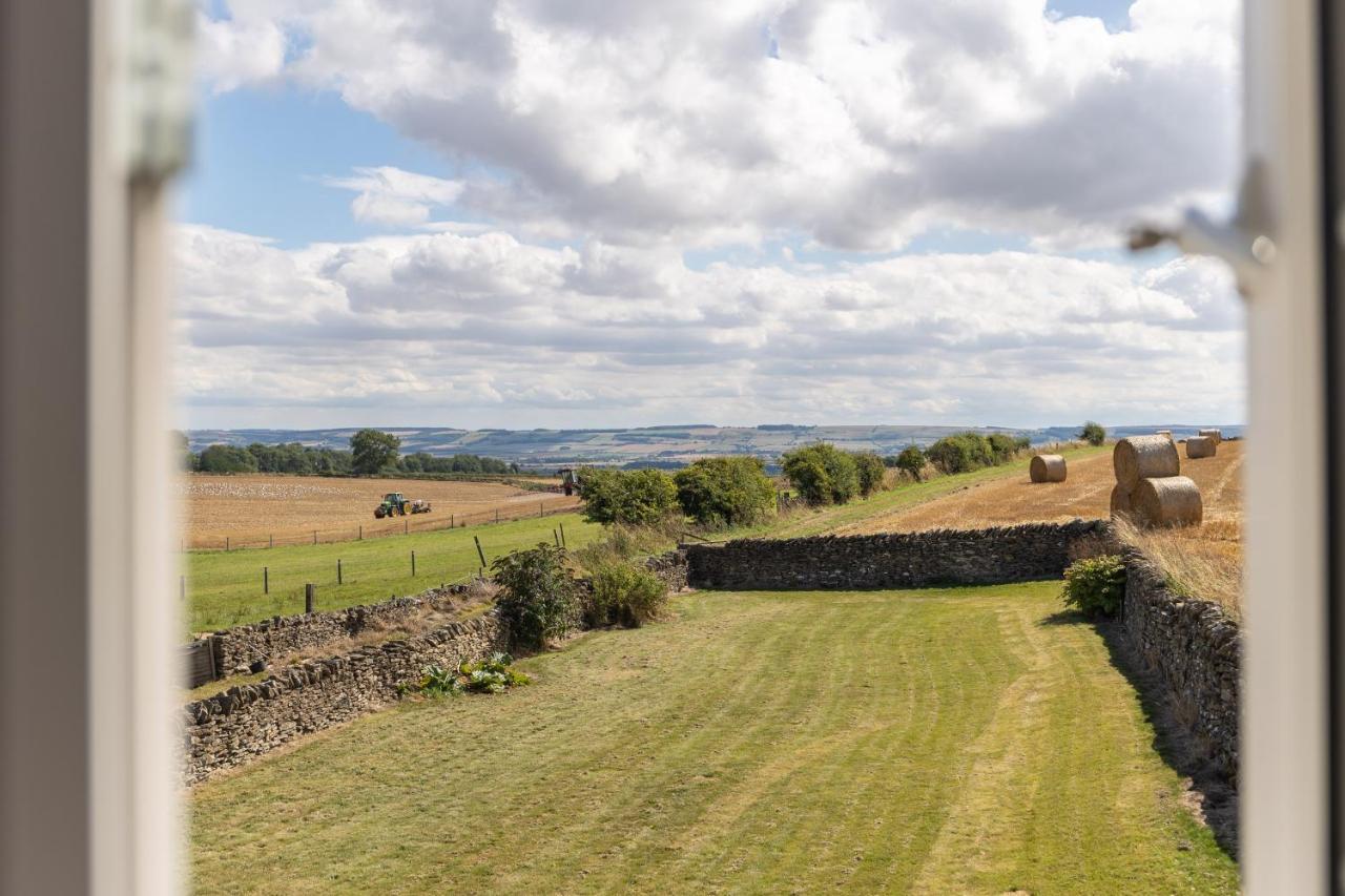 Luxury Farmhouse With Stunning Views And Hot Tub Ebberston Exterior foto